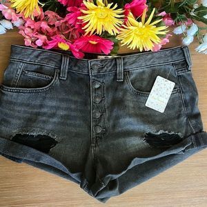 FREE PEOPLE - Romeo Rolled Cut Off Denim Shorts Black Mambo Size 30